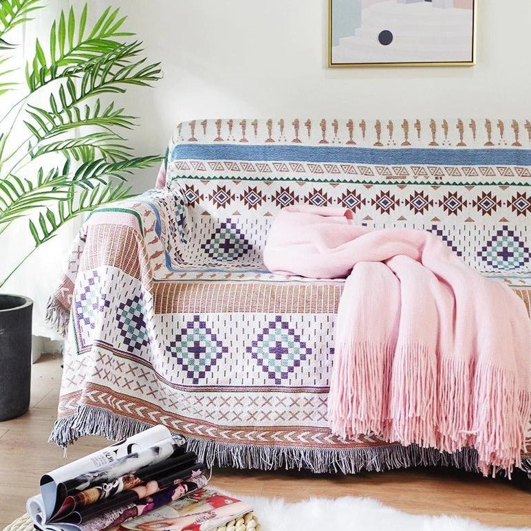 white-nordic-geometric-sofa-throw